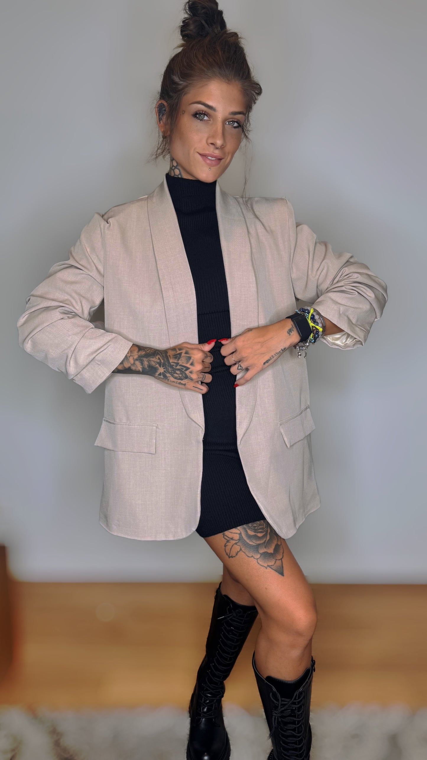 Blazer con manica arricciata